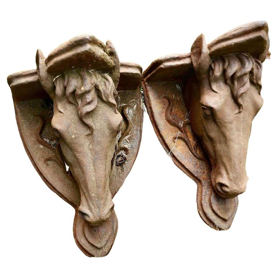 2 Heavy Cast Iron Horse&rsquo;s Head Wall Brackets