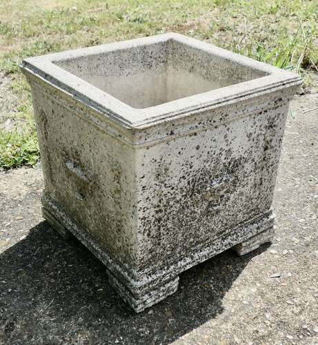 Well Weathered Large Square Garden Planter This is a good piece it is set on chunky feet