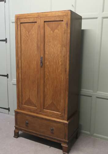 Art Deco Gentleman’s Wardrobe Compactum This is a good Stylish piece