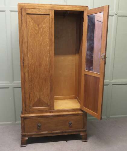 Art Deco Gentleman’s Wardrobe Compactum This is a good Stylish piece