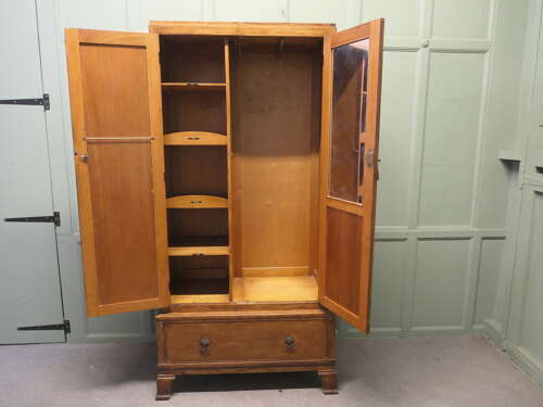 Art Deco Gentleman’s Wardrobe Compactum This is a good Stylish piece