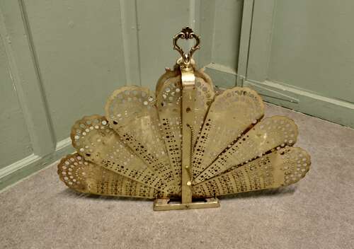 French Folding Brass Fire Screen Peacock’s Tail Fire Guard  This is a very attractive piec