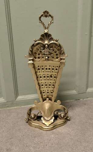 French Folding Brass Fire Screen Peacock’s Tail Fire Guard  This is a very attractive piec