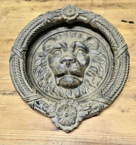 Large Gothic Lion’s Mask Iron Door Knocker This is a superb door knocker, the handsome L