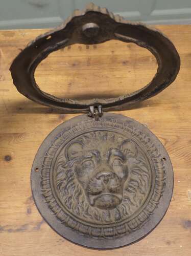 Large Gothic Lion’s Mask Iron Door Knocker This is a superb door knocker, the handsome L