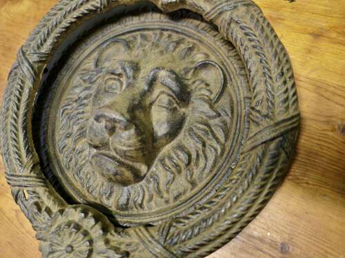 Large Gothic Lion’s Mask Iron Door Knocker This is a superb door knocker, the handsome L