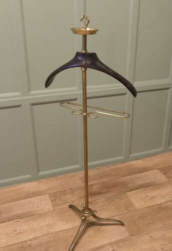 Very Stylish Brass Gents Valet, Suit Hanger, Mannequin A very useful piece, the hanger or