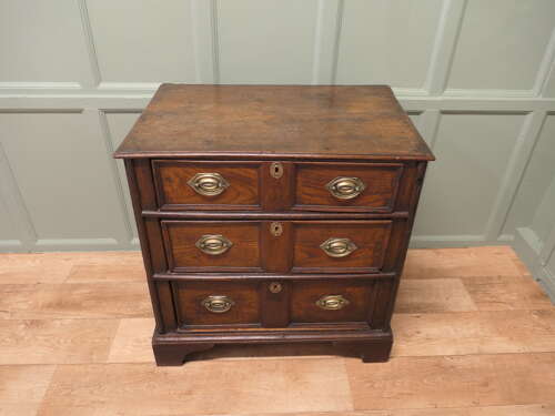18th Century Country Elm Chest of Drawers  This is a lovely piece dating from around 1750,