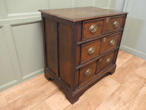 18th Century Country Elm Chest of Drawers  This is a lovely piece dating from around 1750,