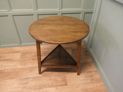 Beautiful Georgian English Oak Cricket Table  This lovely table is made in a Light Golden